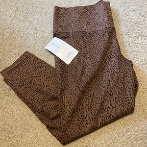 NWT athletia salutation stash 7/8 tight